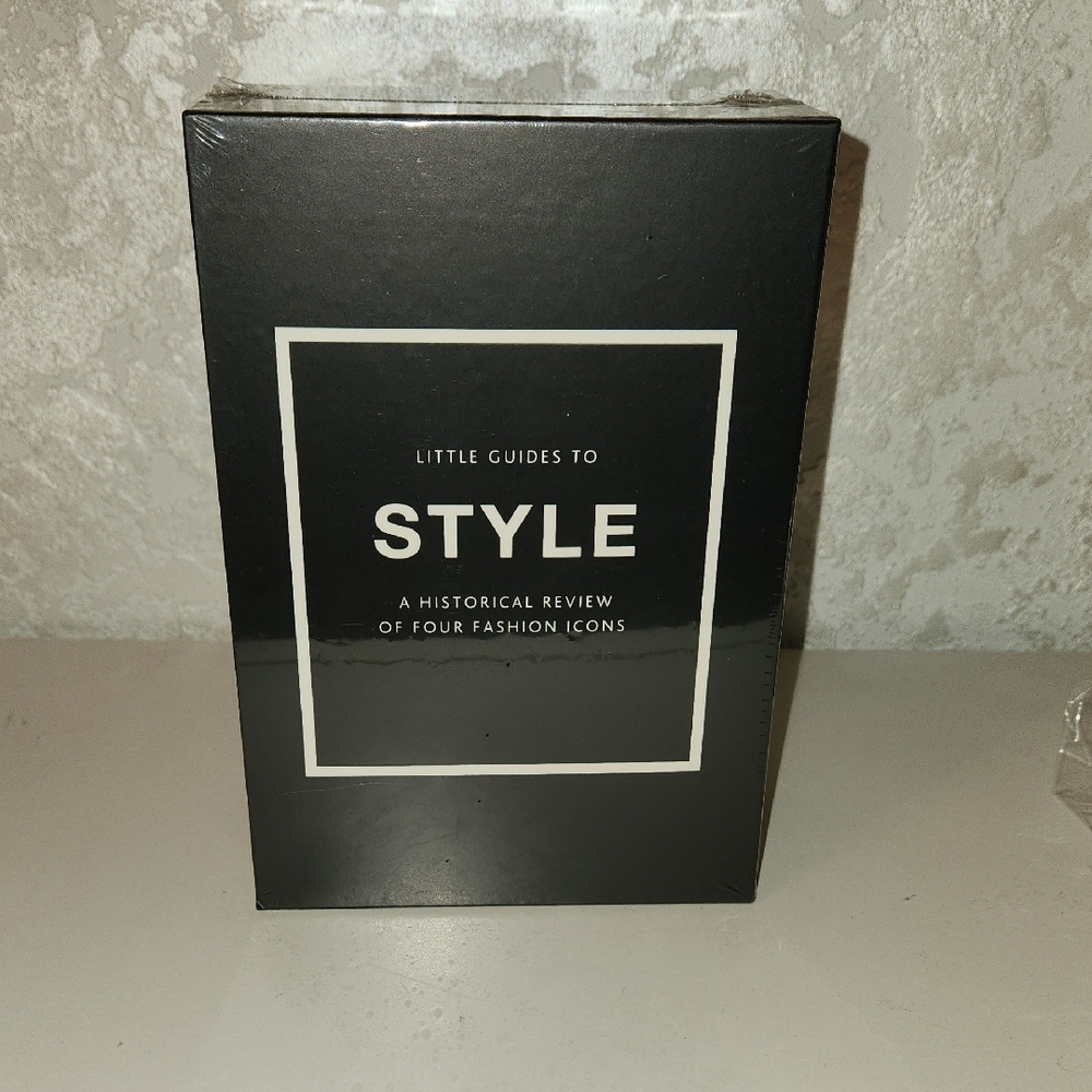 Designer Little Book Decorative Set - Black, Blush, Gold & Light Blue - Picture 2 of 2